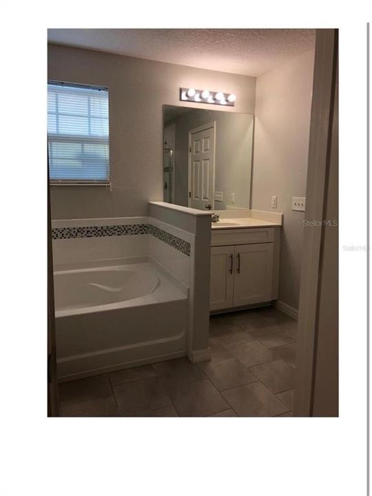 最近租的: $2,200 (4 贝兹, 2 浴室, 2087 平方英尺)