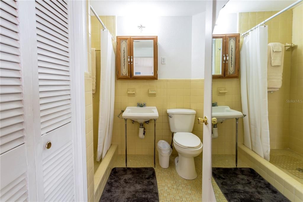 最近售出: $465,000 (5 贝兹, 4 浴室, 1533 平方英尺)