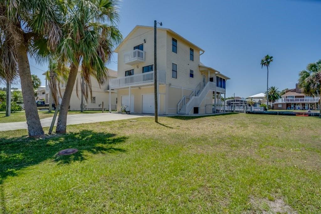 Recently Sold: $450,000 (3 beds, 3 baths, 1764 Square Feet)