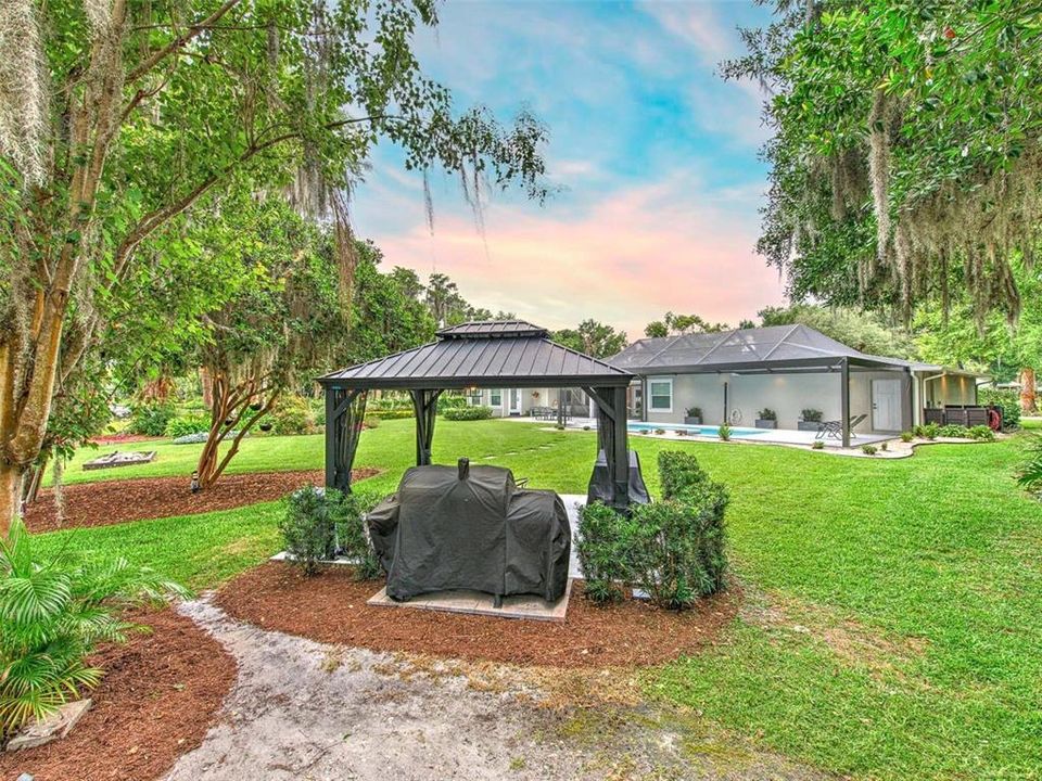 Recently Sold: $1,100,000 (3 beds, 2 baths, 3196 Square Feet)
