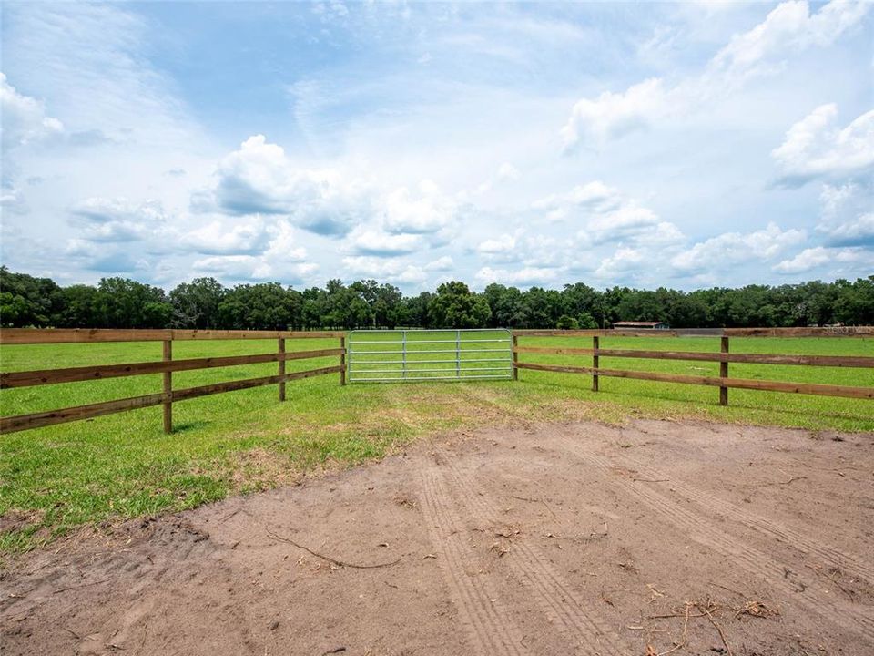 Vendido Recientemente: $1,200,000 (53.55 acres)