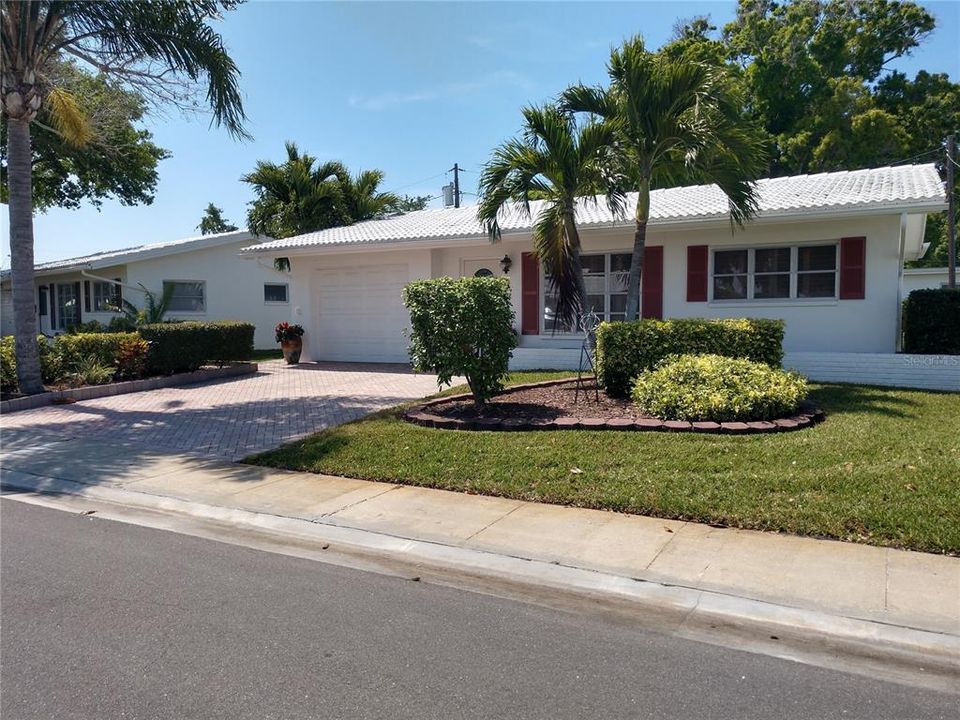 Recently Sold: $175,000 (2 beds, 1 baths, 830 Square Feet)