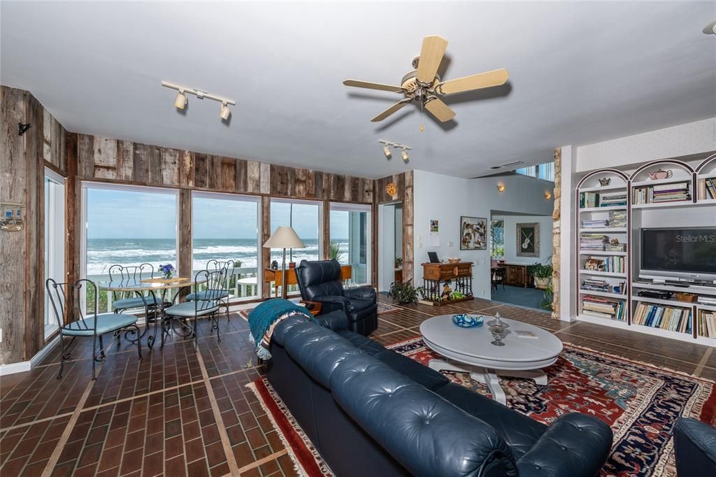 Recently Sold: $2,200,000 (3 beds, 4 baths, 4078 Square Feet)