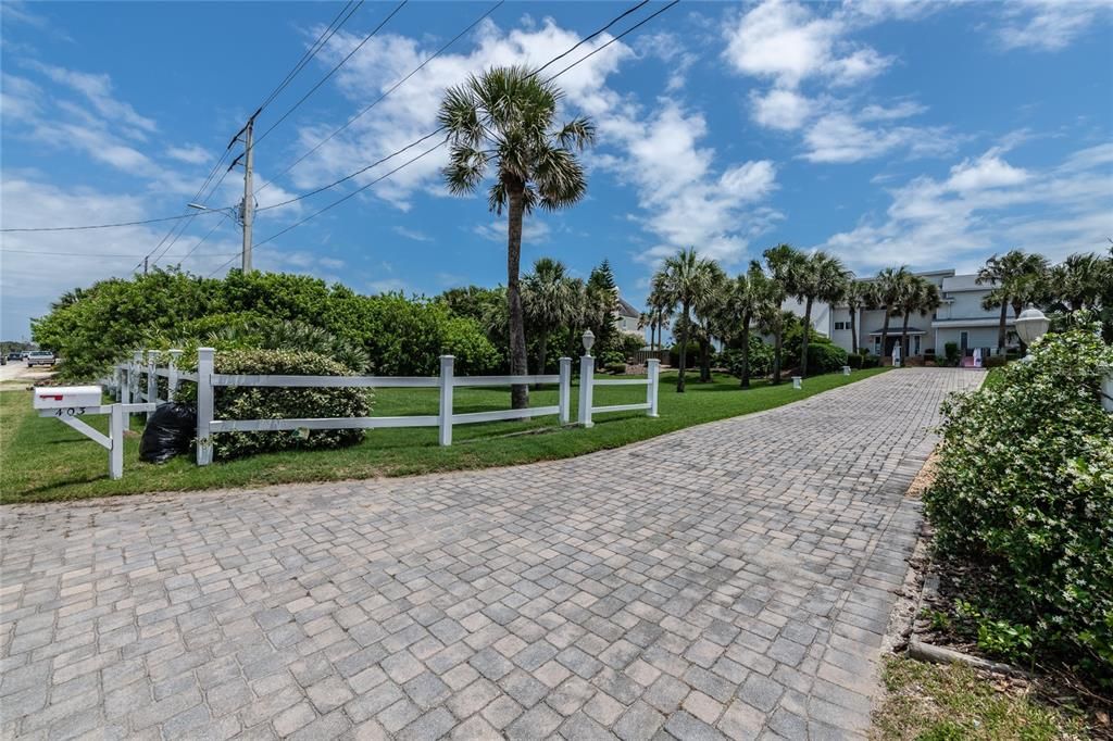 Recently Sold: $2,200,000 (3 beds, 4 baths, 4078 Square Feet)