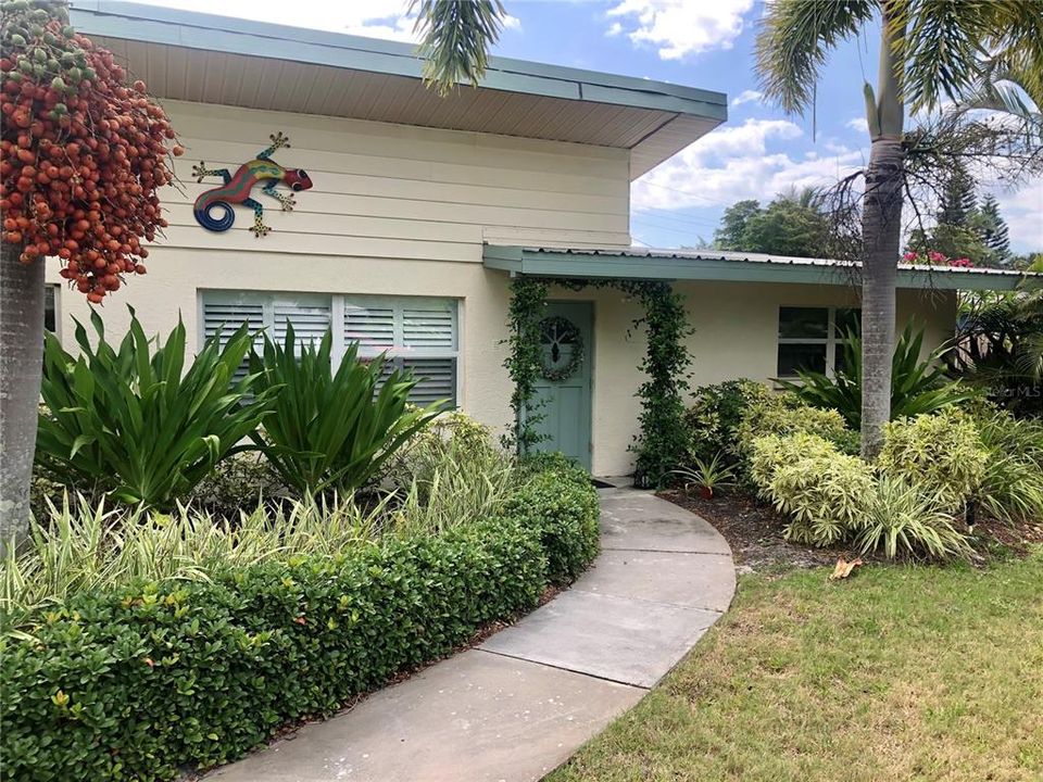 Recently Sold: $375,000 (3 beds, 2 baths, 1704 Square Feet)