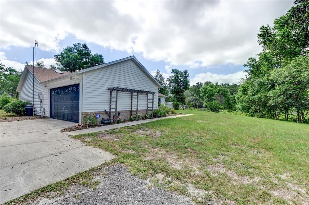 Recently Sold: $329,000 (3 beds, 2 baths, 1732 Square Feet)