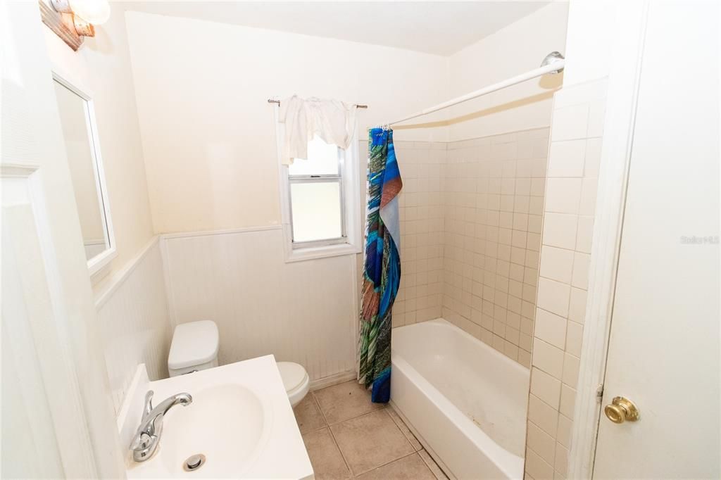 最近售出: $160,000 (3 贝兹, 2 浴室, 1350 平方英尺)