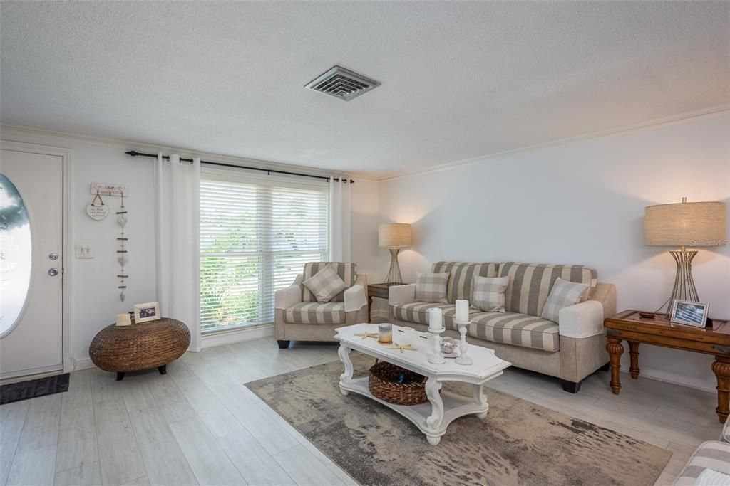 Recently Sold: $575,000 (3 beds, 2 baths, 1638 Square Feet)