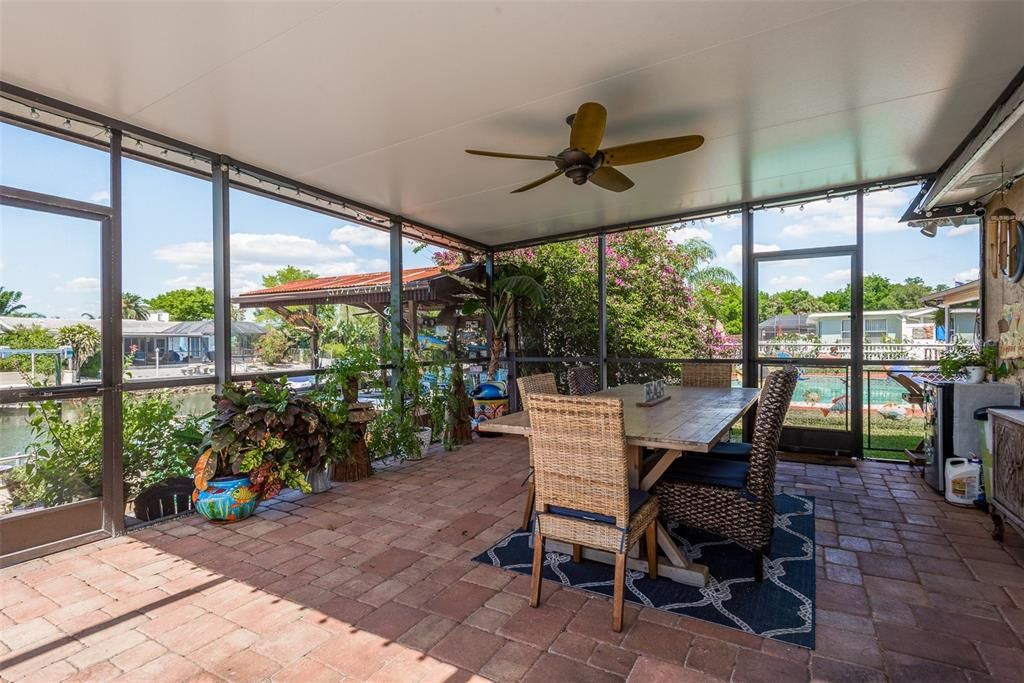 Recently Sold: $575,000 (3 beds, 2 baths, 1638 Square Feet)