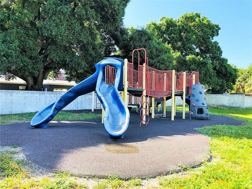 Loretta Ingraham Recreation Complex - Community Playground