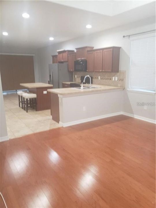 Recently Sold: $288,500 (3 beds, 2 baths, 1551 Square Feet)