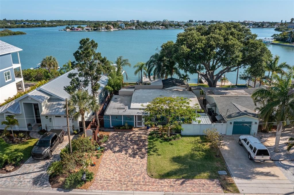 Recently Sold: $1,195,000 (4 beds, 3 baths, 1701 Square Feet)