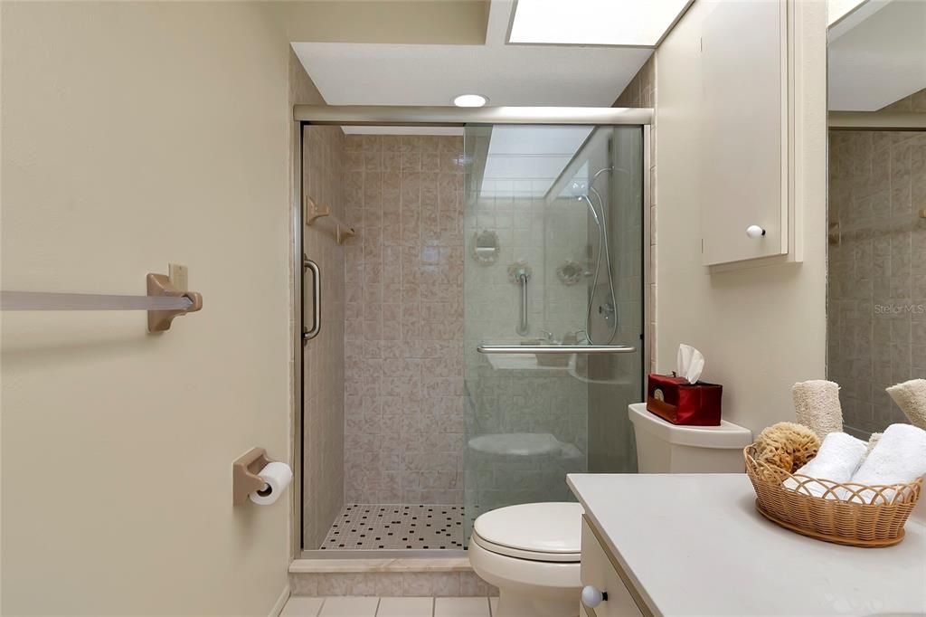 最近售出: $369,900 (2 贝兹, 2 浴室, 1624 平方英尺)