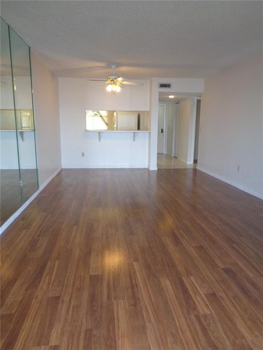 Recently Rented: $1,400 (2 beds, 2 baths, 1025 Square Feet)