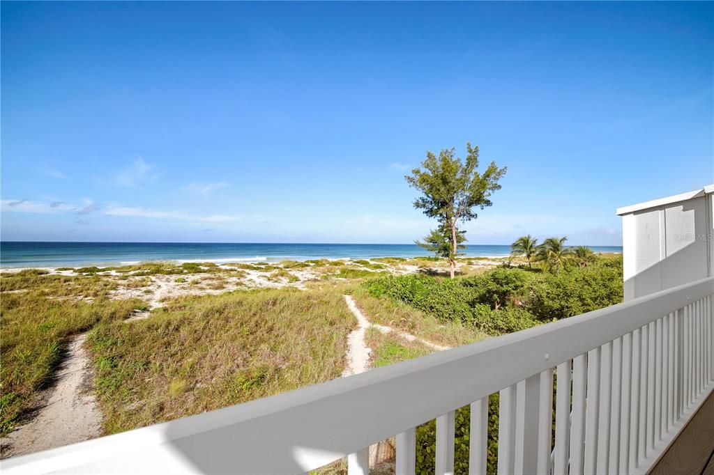 Recently Sold: $1,750,000 (2 beds, 2 baths, 1276 Square Feet)