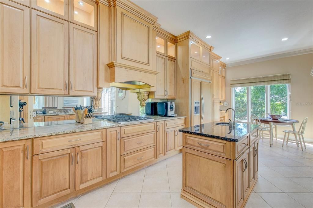 Gorgeous kitchen for all your culinary needs!