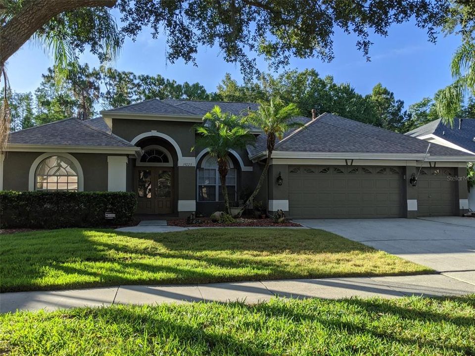 Recently Sold: $445,000 (4 beds, 3 baths, 2721 Square Feet)