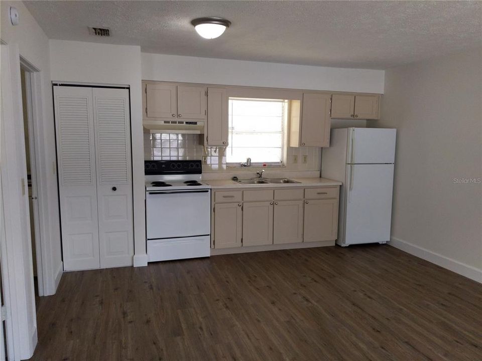 Recently Rented: $875 (1 beds, 1 baths, 572 Square Feet)