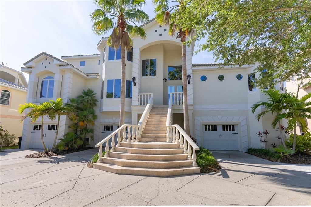 Recently Sold: $1,870,000 (5 beds, 5 baths, 4586 Square Feet)