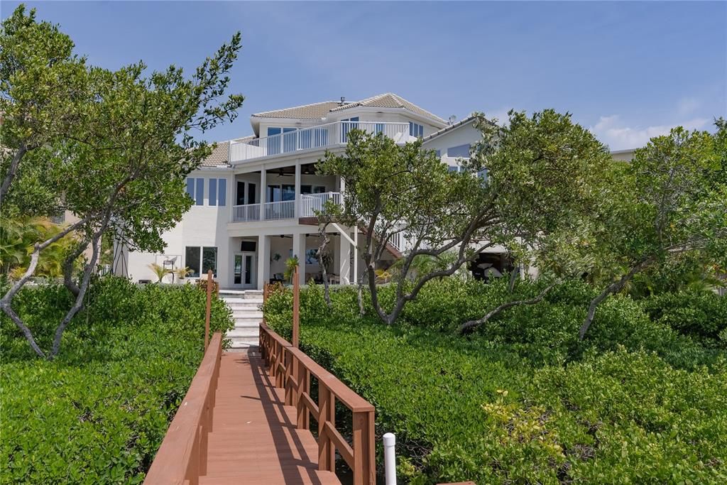 Recently Sold: $1,870,000 (5 beds, 5 baths, 4586 Square Feet)