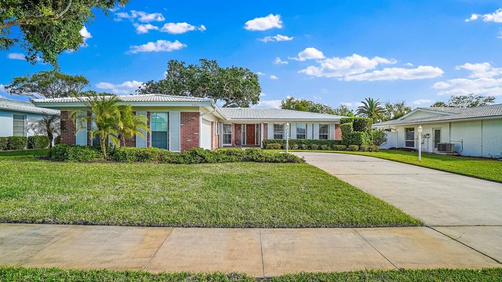 Recently Sold: $579,000 (5 beds, 3 baths, 2402 Square Feet)