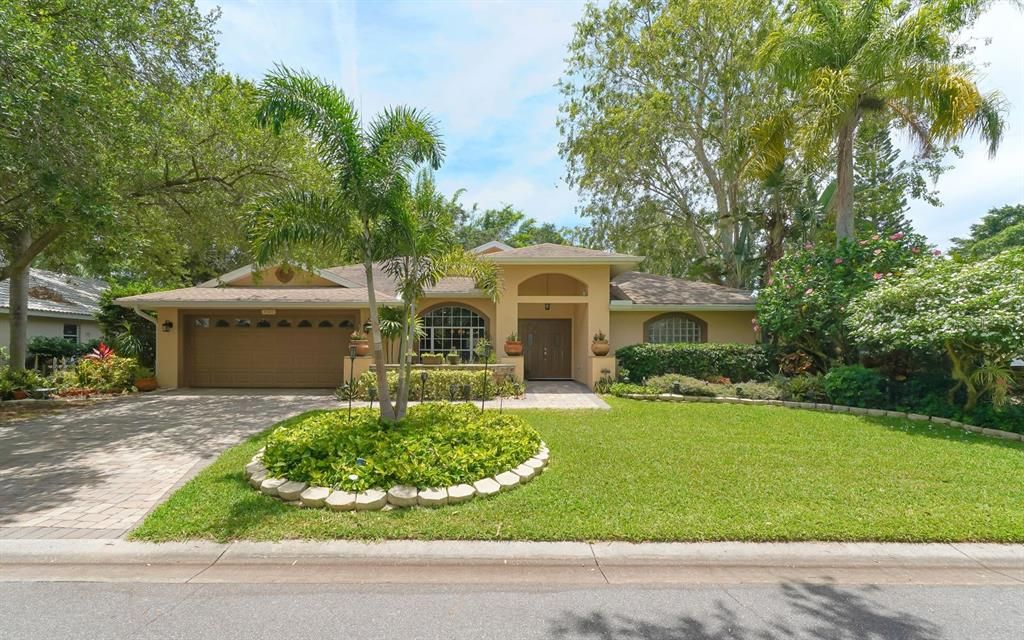 Recently Sold: $569,000 (3 beds, 2 baths, 2270 Square Feet)