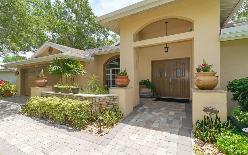 Recently Sold: $569,000 (3 beds, 2 baths, 2270 Square Feet)