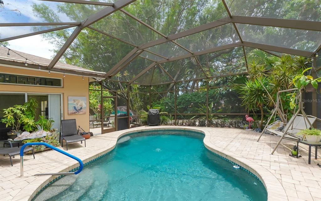 Recently Sold: $569,000 (3 beds, 2 baths, 2270 Square Feet)