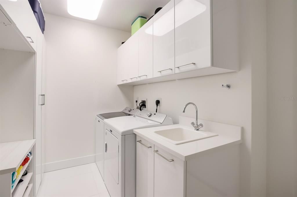 Recently Sold: $1,650,000 (2 beds, 2 baths, 1810 Square Feet)