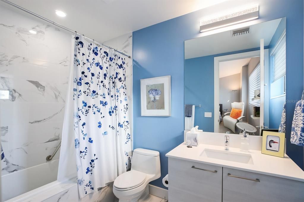 Recently Sold: $1,650,000 (2 beds, 2 baths, 1810 Square Feet)