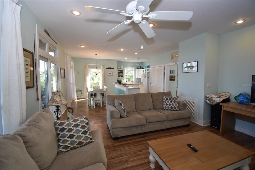 Recently Sold: $675,000 (3 beds, 2 baths, 1560 Square Feet)