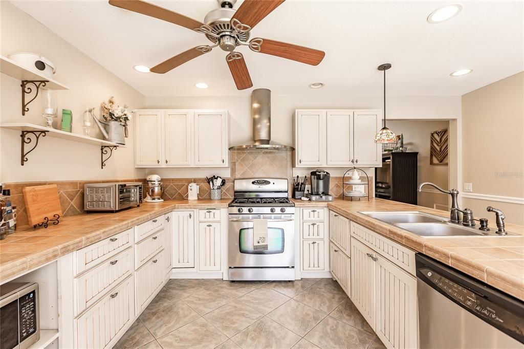 Recently Sold: $599,900 (3 beds, 3 baths, 2664 Square Feet)