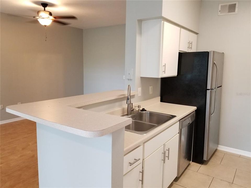 Recently Rented: $1,350 (1 beds, 1 baths, 867 Square Feet)