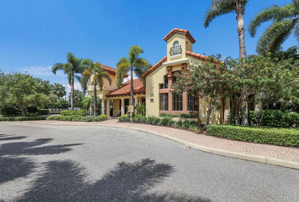 Recently Sold: $1,100,000 (5 beds, 4 baths, 4392 Square Feet)