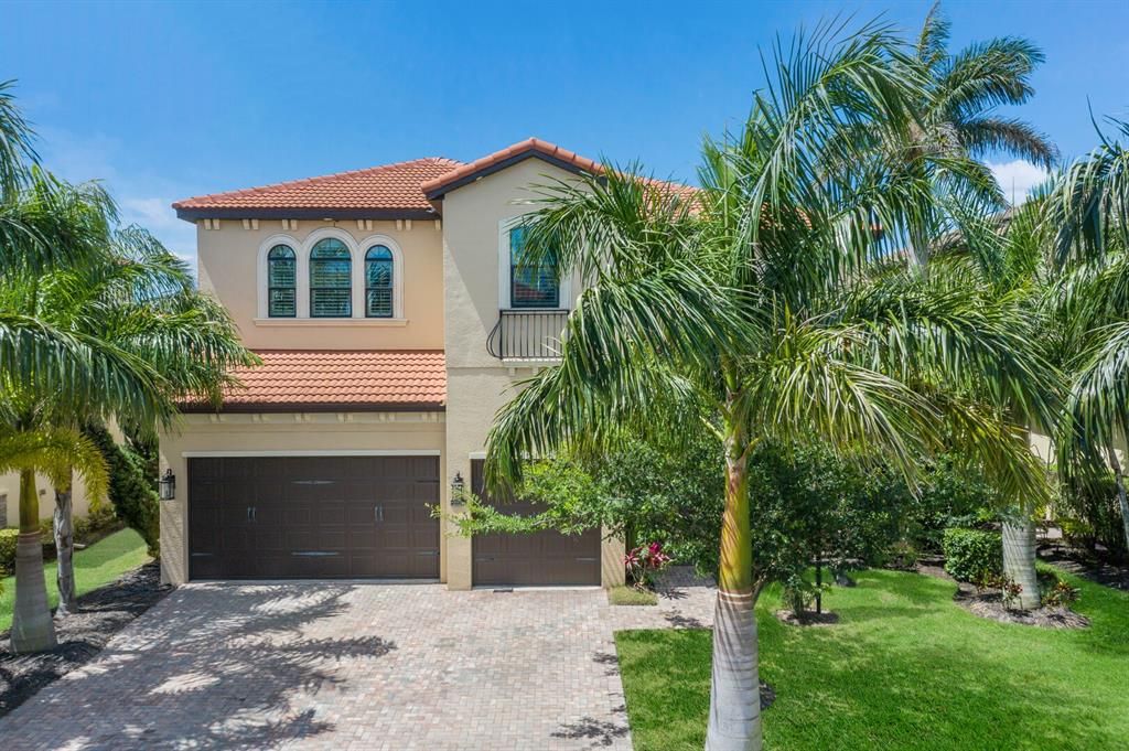 Recently Sold: $1,100,000 (5 beds, 4 baths, 4392 Square Feet)