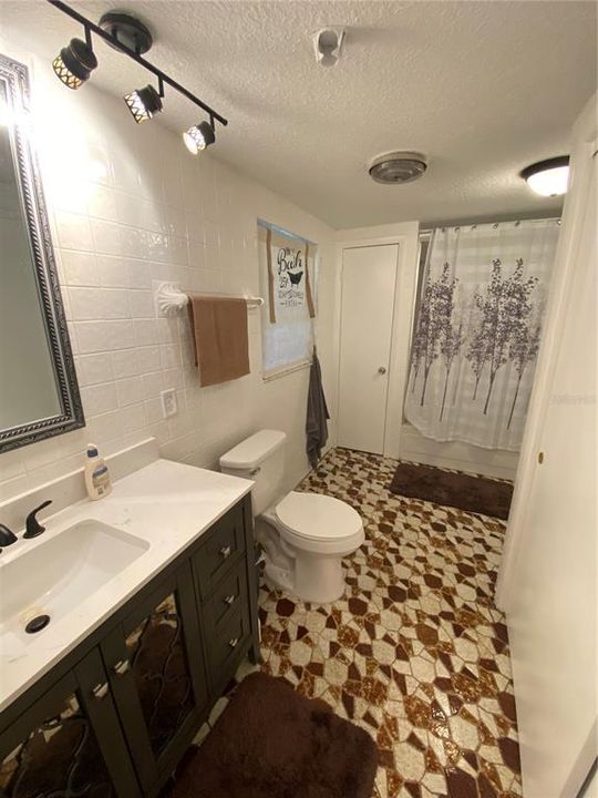 最近售出: $250,000 (2 贝兹, 2 浴室, 1150 平方英尺)