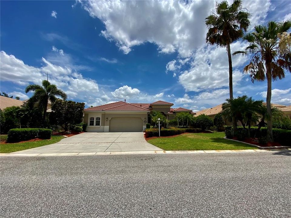 Recently Sold: $629,000 (3 beds, 3 baths, 2507 Square Feet)