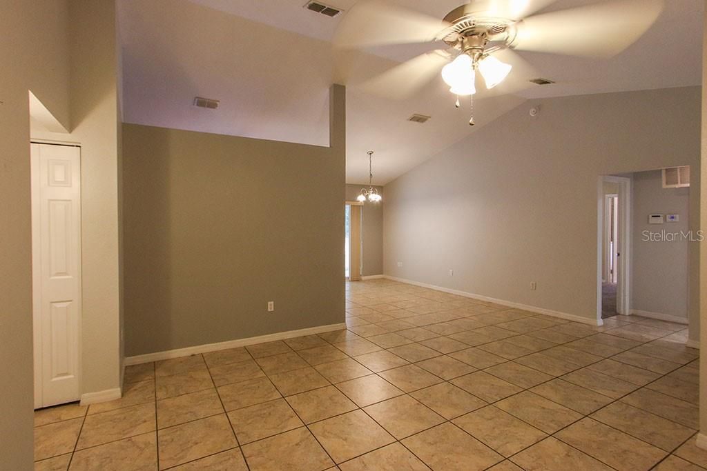Recently Sold: $224,500 (3 beds, 2 baths, 1461 Square Feet)