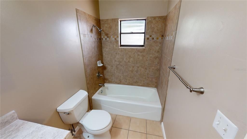 最近售出: $275,000 (3 贝兹, 2 浴室, 1633 平方英尺)