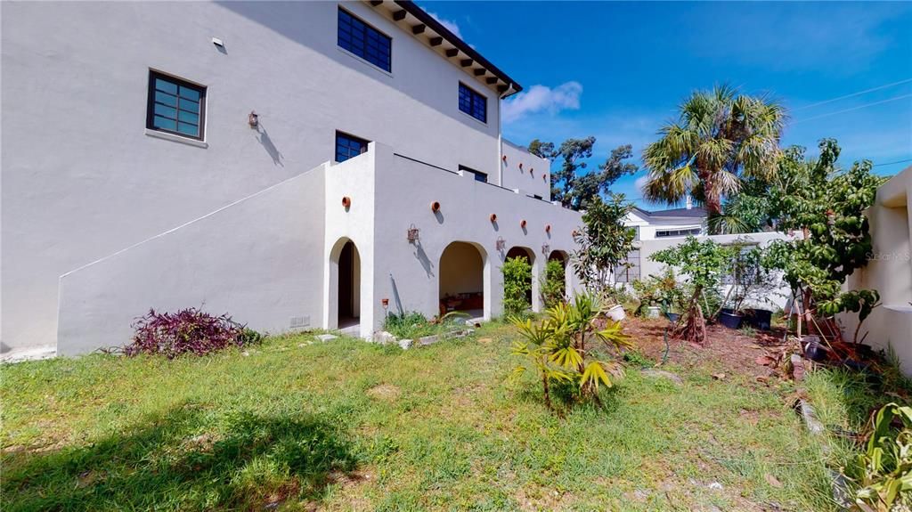 Recently Sold: $1,325,000 (5 beds, 5 baths, 7041 Square Feet)