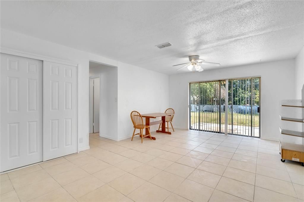 Recently Sold: $225,000 (3 beds, 2 baths, 1157 Square Feet)