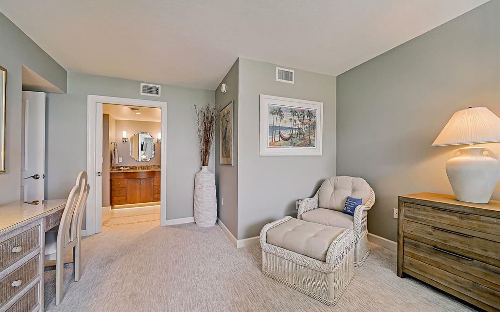 Recently Sold: $915,000 (2 beds, 2 baths, 1551 Square Feet)