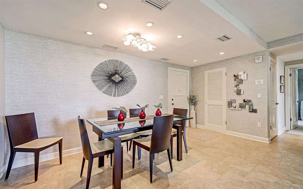 Recently Sold: $915,000 (2 beds, 2 baths, 1551 Square Feet)