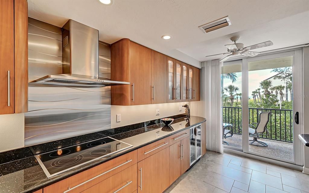 Recently Sold: $915,000 (2 beds, 2 baths, 1551 Square Feet)