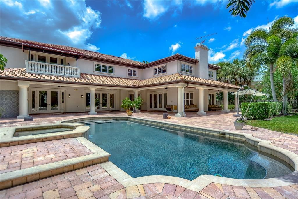 Recently Sold: $1,900,000 (6 beds, 6 baths, 6826 Square Feet)
