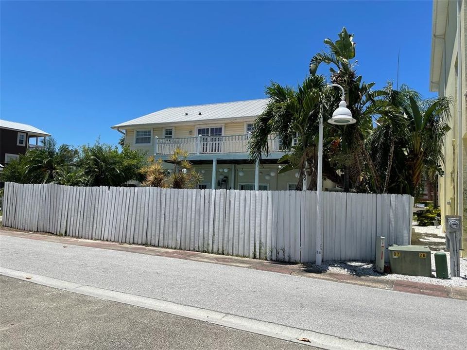 Recently Sold: $1,195,000 (4 beds, 2 baths, 1704 Square Feet)