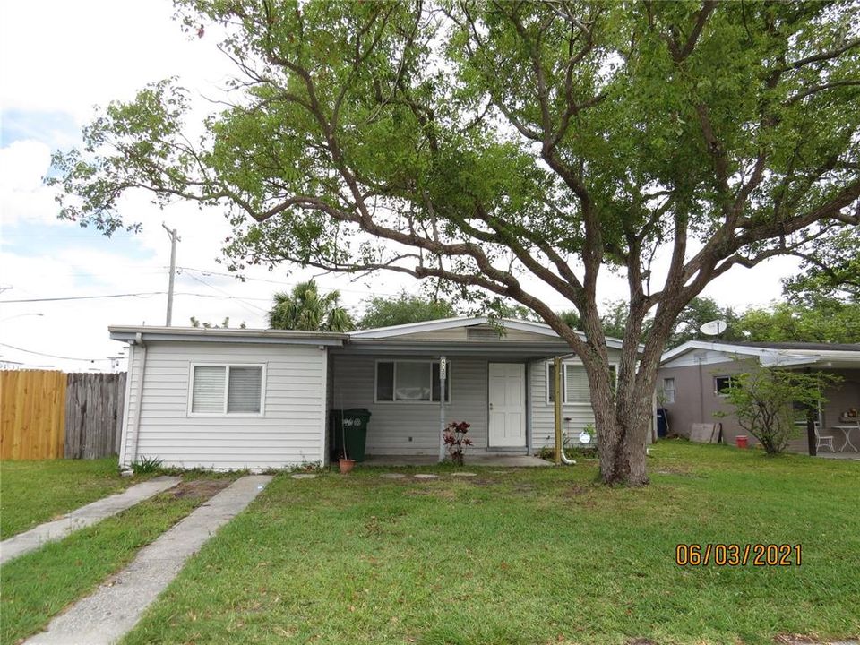 Recently Sold: $279,000 (3 beds, 1 baths, 977 Square Feet)