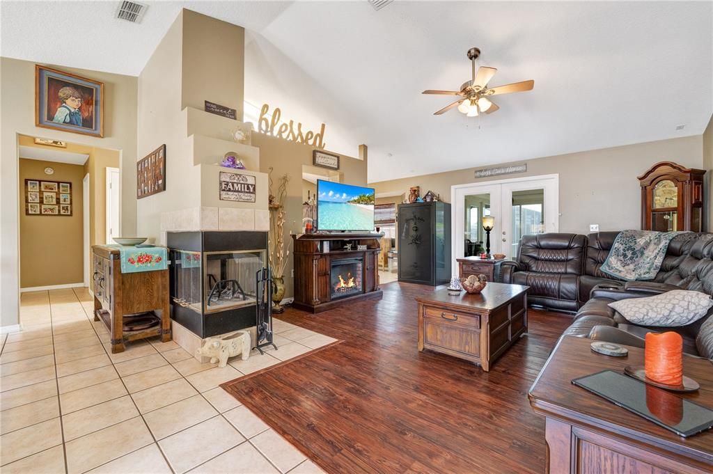 Recently Sold: $300,000 (3 beds, 2 baths, 1710 Square Feet)