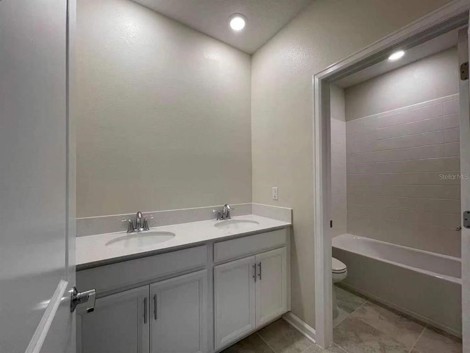 最近租的: $2,600 (4 贝兹, 3 浴室, 2502 平方英尺)