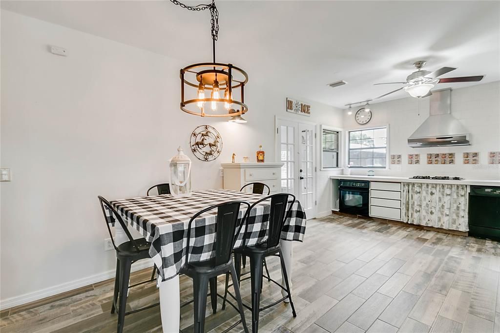 Recently Sold: $385,000 (3 beds, 1 baths, 1695 Square Feet)